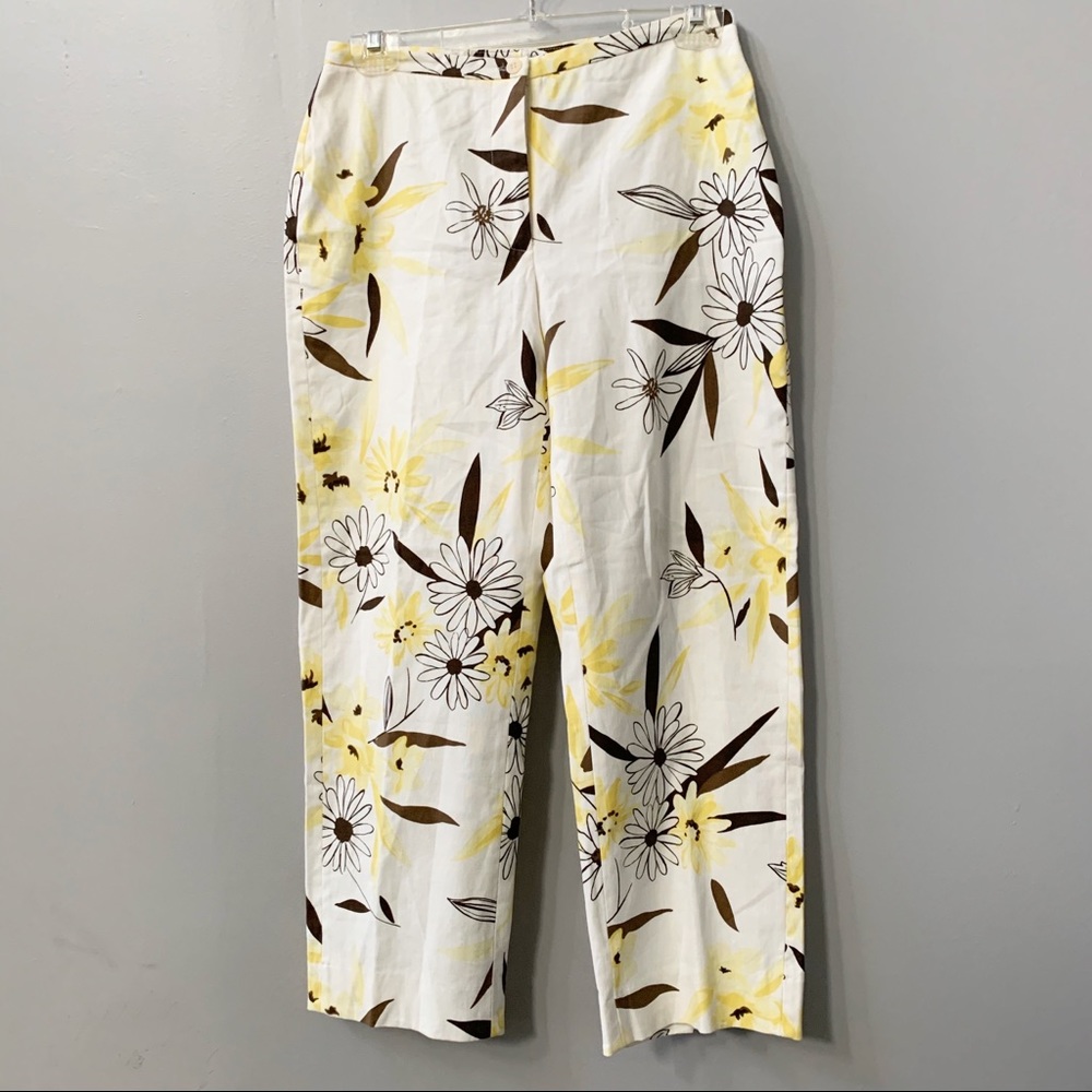 🛍5/$25 Linen Blend Cropped Floral Capri Pants